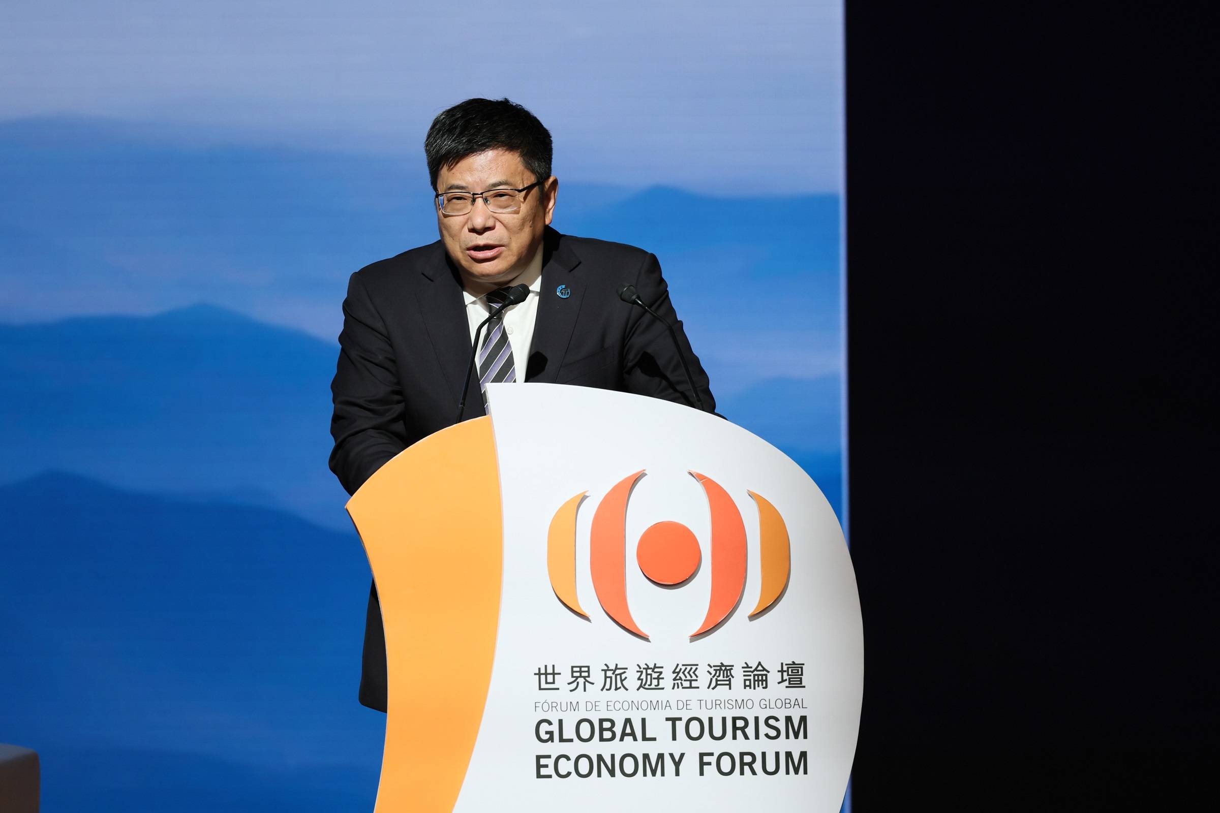2023澳门大全资料免费芳草地2023澳门大全资料免费，全面解析澳门旅游、文化、经济与历史-第2张图片