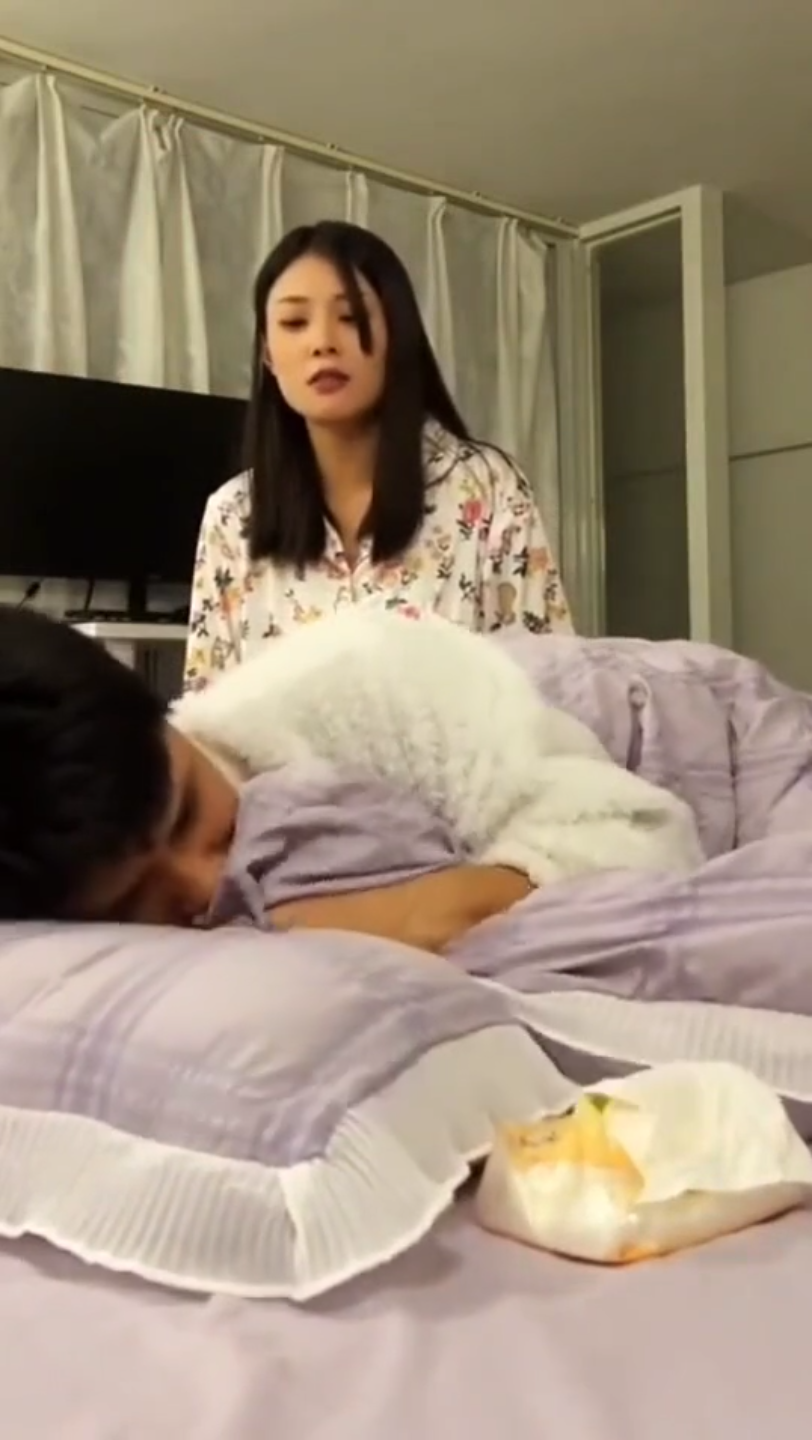 美女扣b美女扣b，诱惑与诱惑力的交织-第2张图片