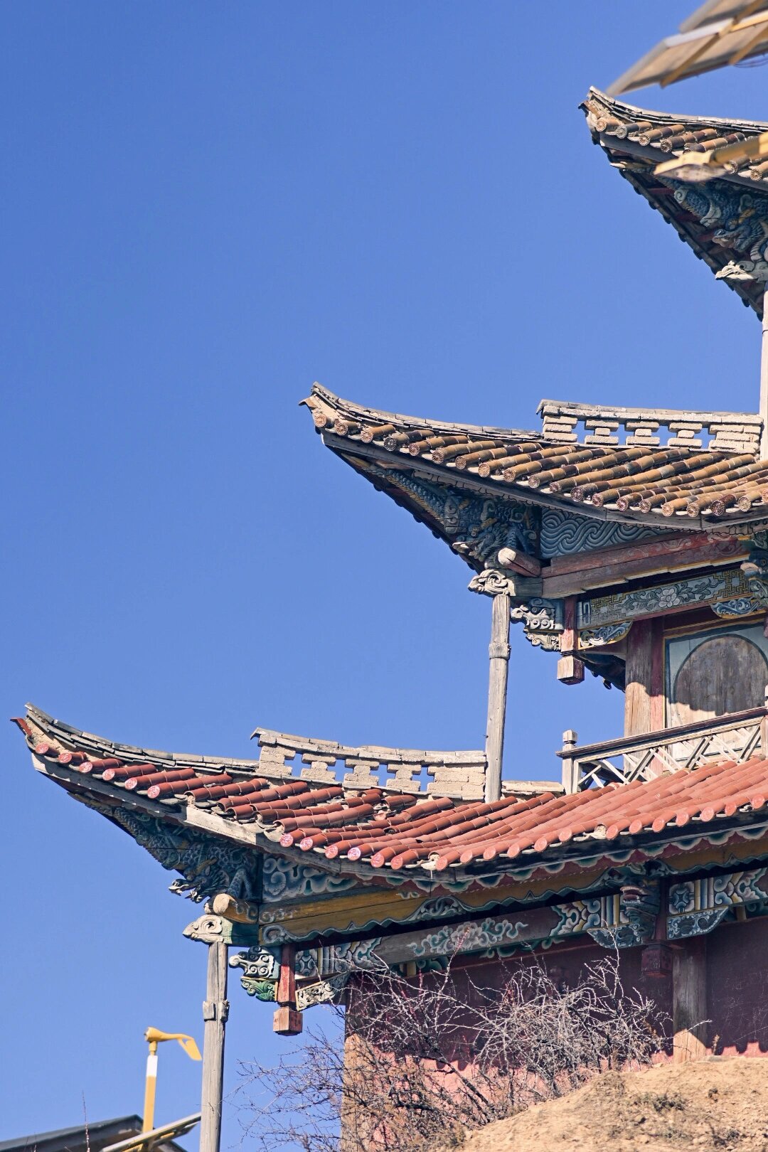 香格里拉位于云南省的藏区地区，是云南省内著名的旅游胜地。香格里拉是一个历史悠久、文化底蕴深厚的地区，拥有得天独厚的自然风光和人文景观。
