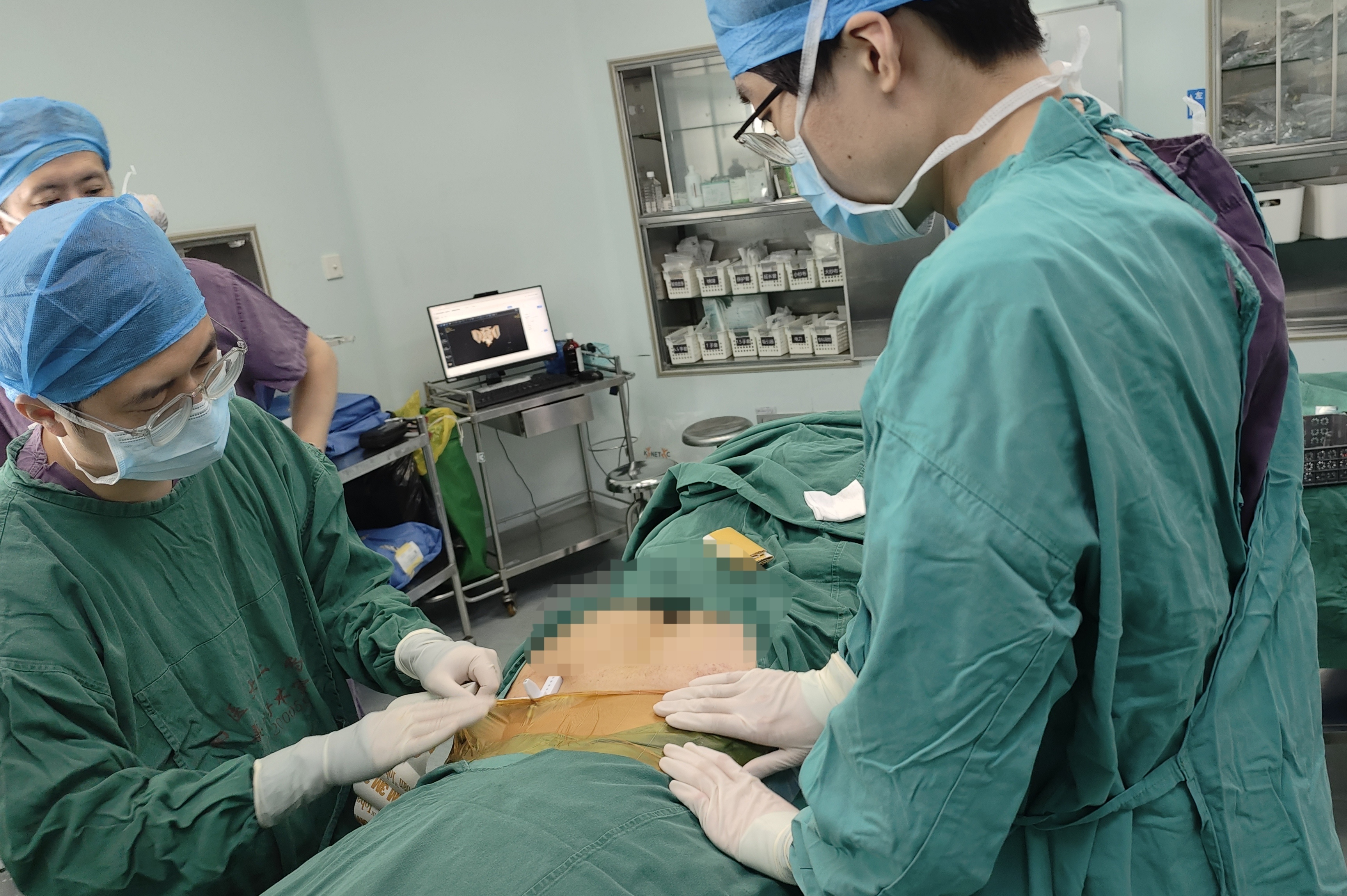 女子扒开尿口撒尿视频大全女子扒开尿口撒尿视频-第2张图片