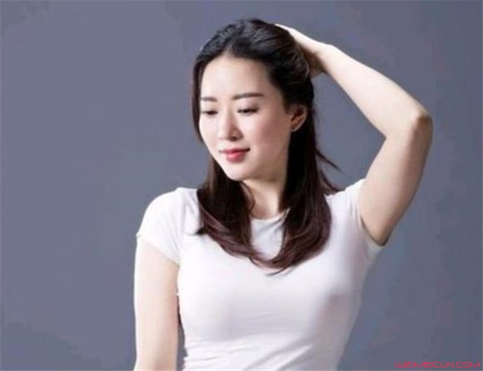 女人自己扒荫道口图片-第1张图片