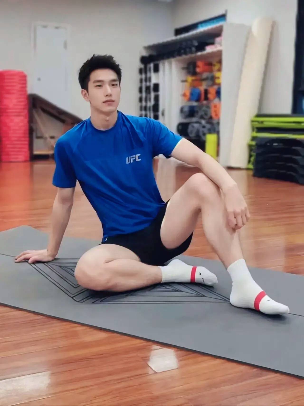 腹肌男与Gay Gays，自由与健康的双重魅力-第2张图片