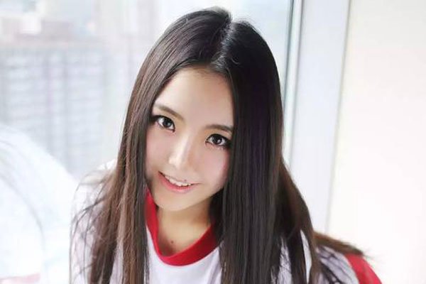 汤芳图片汤芳图片赏析-第1张图片