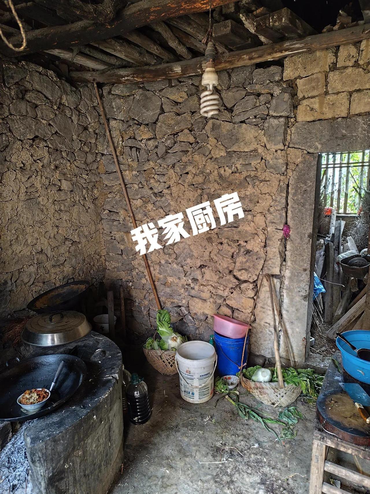高三和妈妈租的房子-第2张图片